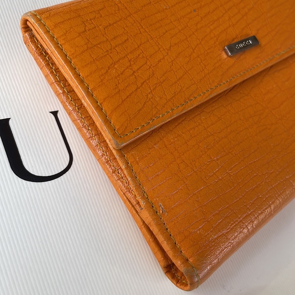 Vintage orange textured leather bi-fold wallet - Picture 3 of 16
